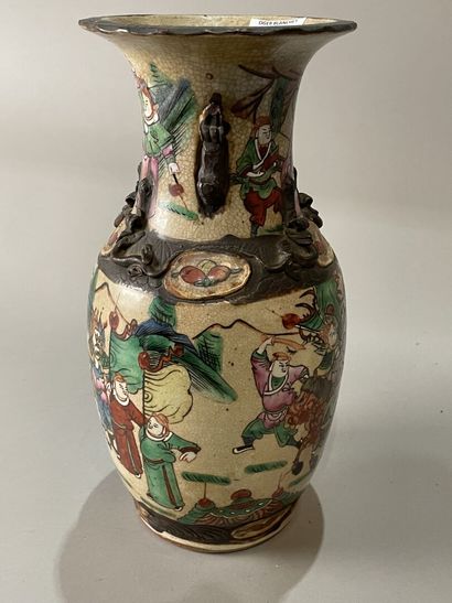 Vase Nankin à décor de guerriers
H :34 cm
Petit...