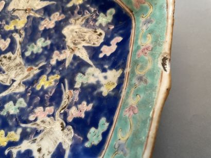 CHINE - XIXème siècle
Coupe hexagonale sur...