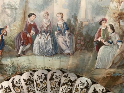 Eventail les brins en corne ajourés de rosaces...