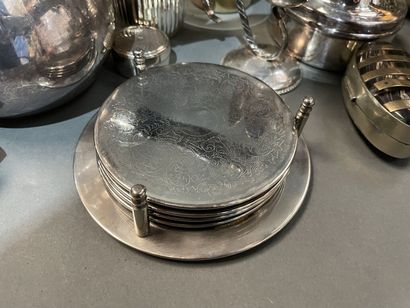 Lot de métal argenté : timbales, casseroles...