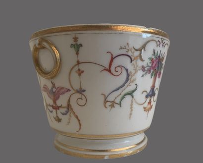Service tête à tête en porcelaine à décor...