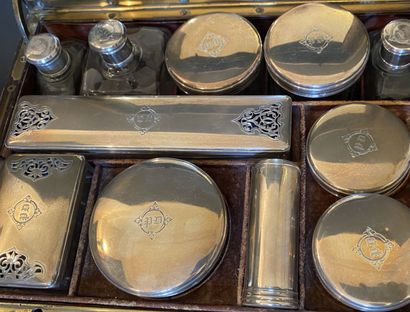 Coffret de toilette en placage de palissandre...