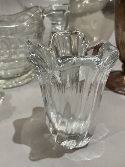Lot de verrerie : carafes, vases, coupes,...