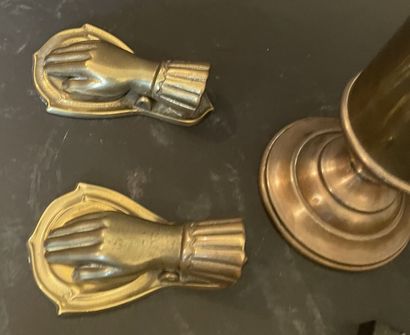 Petit lot d'objets décoratifs dont vases,...