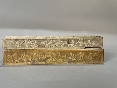 Coffret en stéatite crème le couvercle sculpté...
