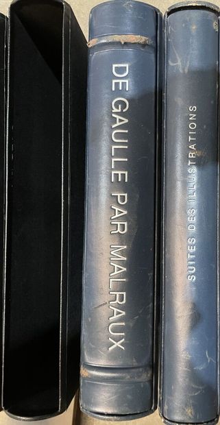 Lot of bound and paperback books,
mainly...