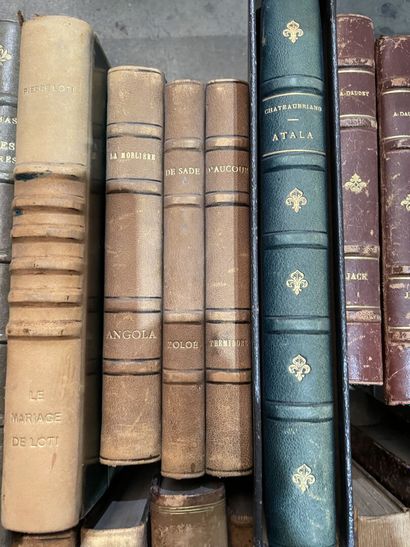 Lot of bound and paperback books,
mainly...