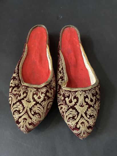 Veste courte et paire de mules en velours...