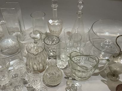 Lot de verrerie : carafes, vases, coupes,...