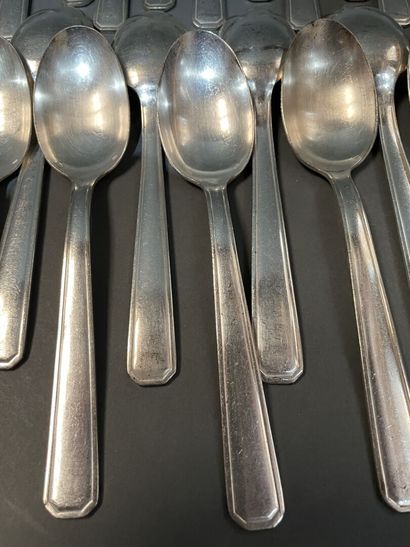 Partie de ménagère de couverts en métal argenté,...