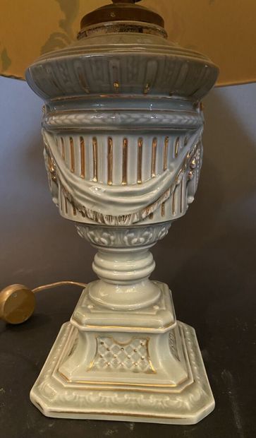 Paire de pieds de lampe en céramique en forme...