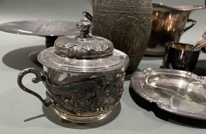 Lot de métal argenté : coupes, bougeoir et...
