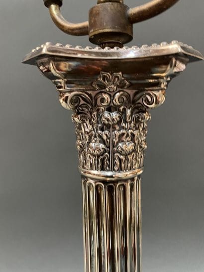 Pied de lampe en bronze argenté en forme...
