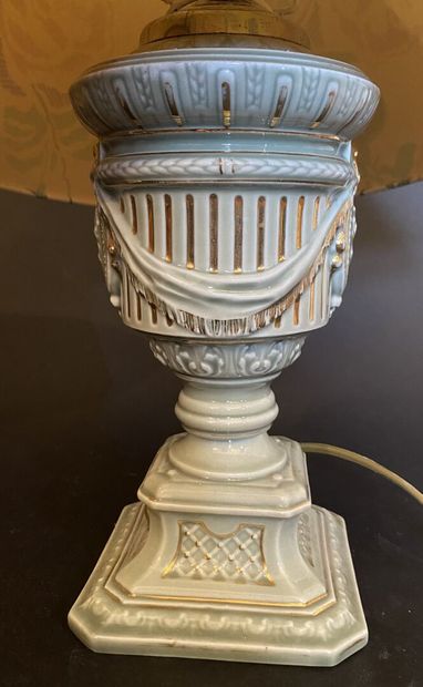 Paire de pieds de lampe en céramique en forme...