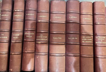 Lot of bound and paperback books,
mainly...