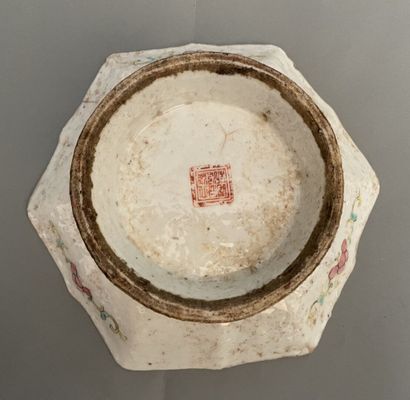 CHINE - XIXème siècle
Coupe hexagonale sur...