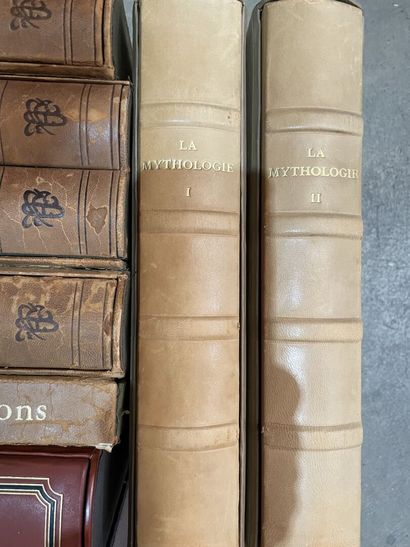 Lot of bound and paperback books,
mainly...