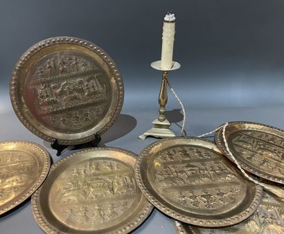 Lot de bibelots :
Lampe bouillotte en bronze...
