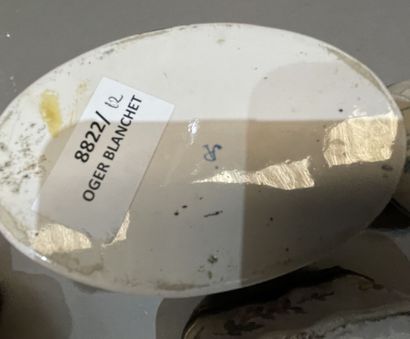 Petit lot de boîtes en faïence diverses et...