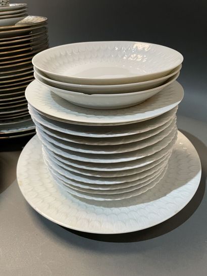 Parties de service de table en porcelaine...