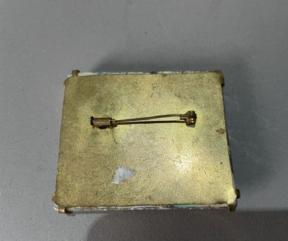 Collier en corail très accidenté, fermoir...