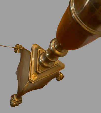 Suite de trois lampadaires en bronze formant...