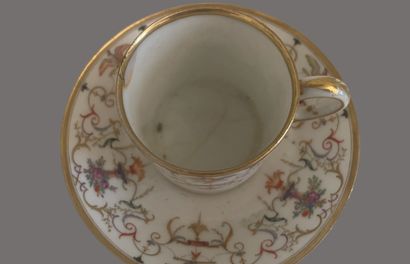 Service tête à tête en porcelaine à décor...