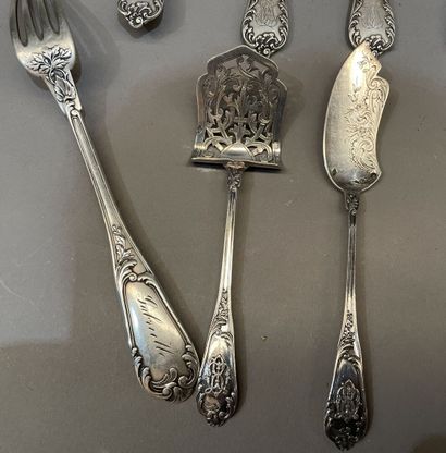 Lot de couverts en argent comprenant :
2...