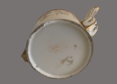 Service tête à tête en porcelaine à décor...