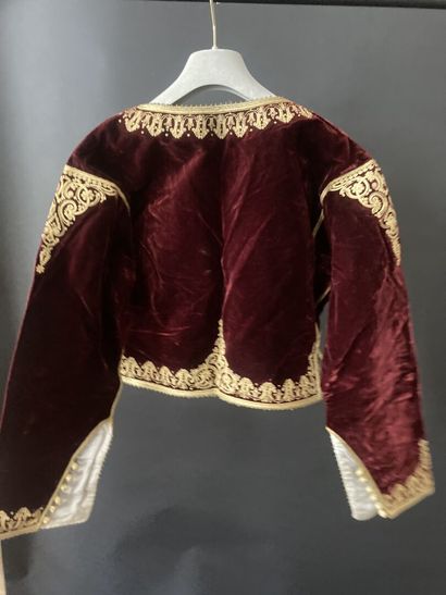 Veste courte et paire de mules en velours...