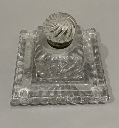 Encrier et son support en gros cristal taillé
H...