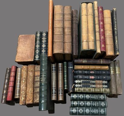 Lot of bound and paperback books,
mainly...