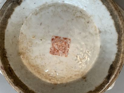 CHINE - XIXème siècle
Coupe hexagonale sur...