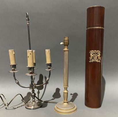 Lot de bibelots :
Lampe bouillotte en bronze...