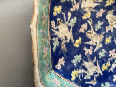 CHINE - XIXème siècle
Coupe hexagonale sur...