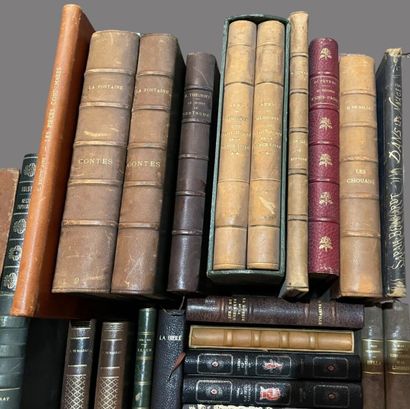 Lot of bound and paperback books,
mainly...