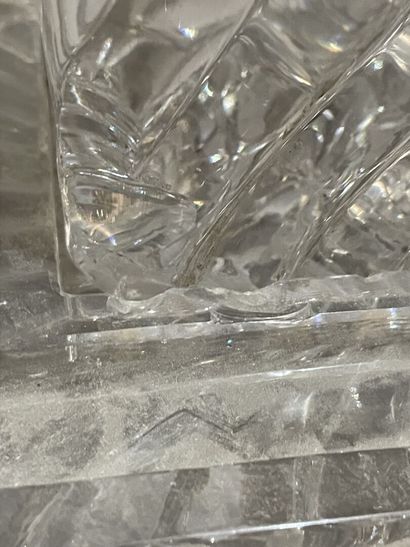 Encrier et son support en gros cristal taillé
H...