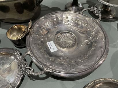 Lot de métal argenté : coupes, bougeoir et...