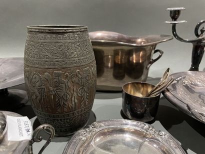 Lot de métal argenté : coupes, bougeoir et...