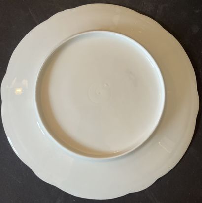 Partie de service de table en porcelaine...