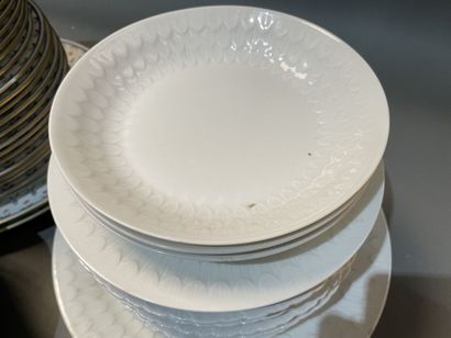 Parties de service de table en porcelaine...