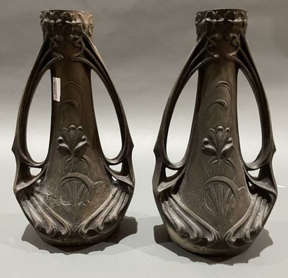 Paire de vase en régule cisel de motifs floraux,...