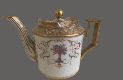 Service tête à tête en porcelaine à décor...