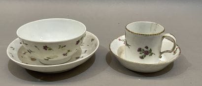 Tasse et sa sous tasse en porcelaine de Paris...