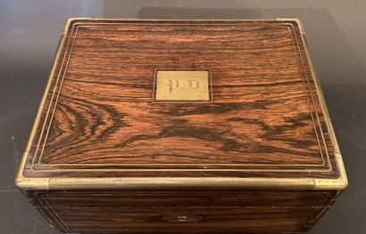 Coffret de toilette en placage de palissandre...