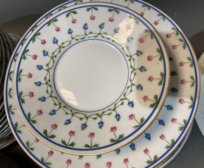 Parties de service de table en porcelaine...