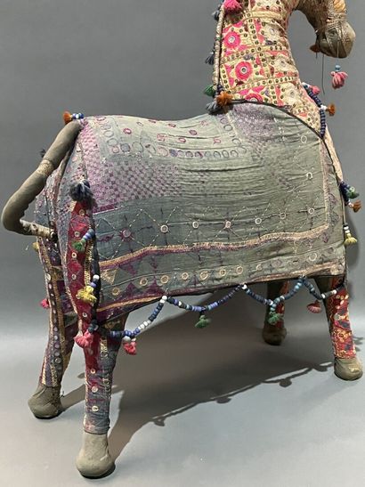 Cheval en patchwork de tissus, broderie et...