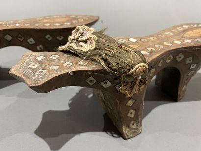 Paire de geta japonaises en bois et incrustation...