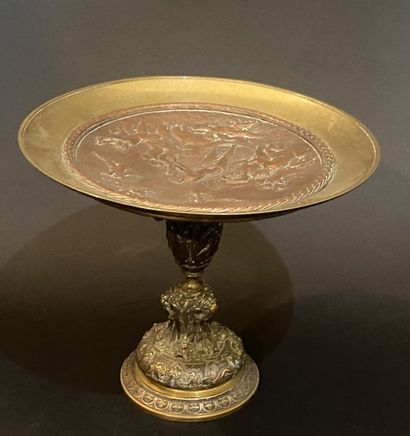 Coupe tazza à décor de putti, rinceaux et...