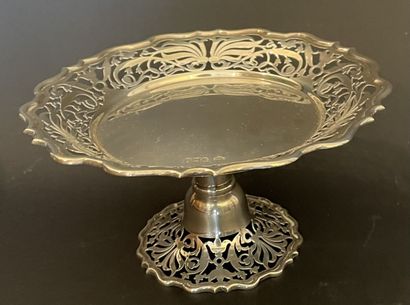 Coupe sur pieds en argent à décor ajouré.
Travail...